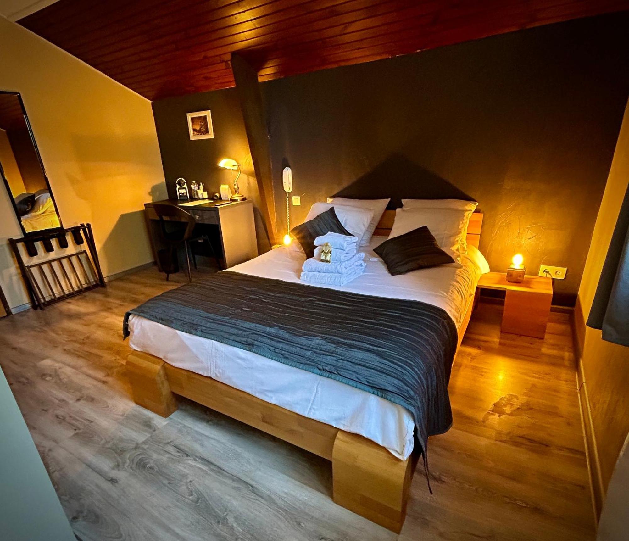Hotel Logis Le Relais De La Voie Sacree Issoncourt Exteriér fotografie