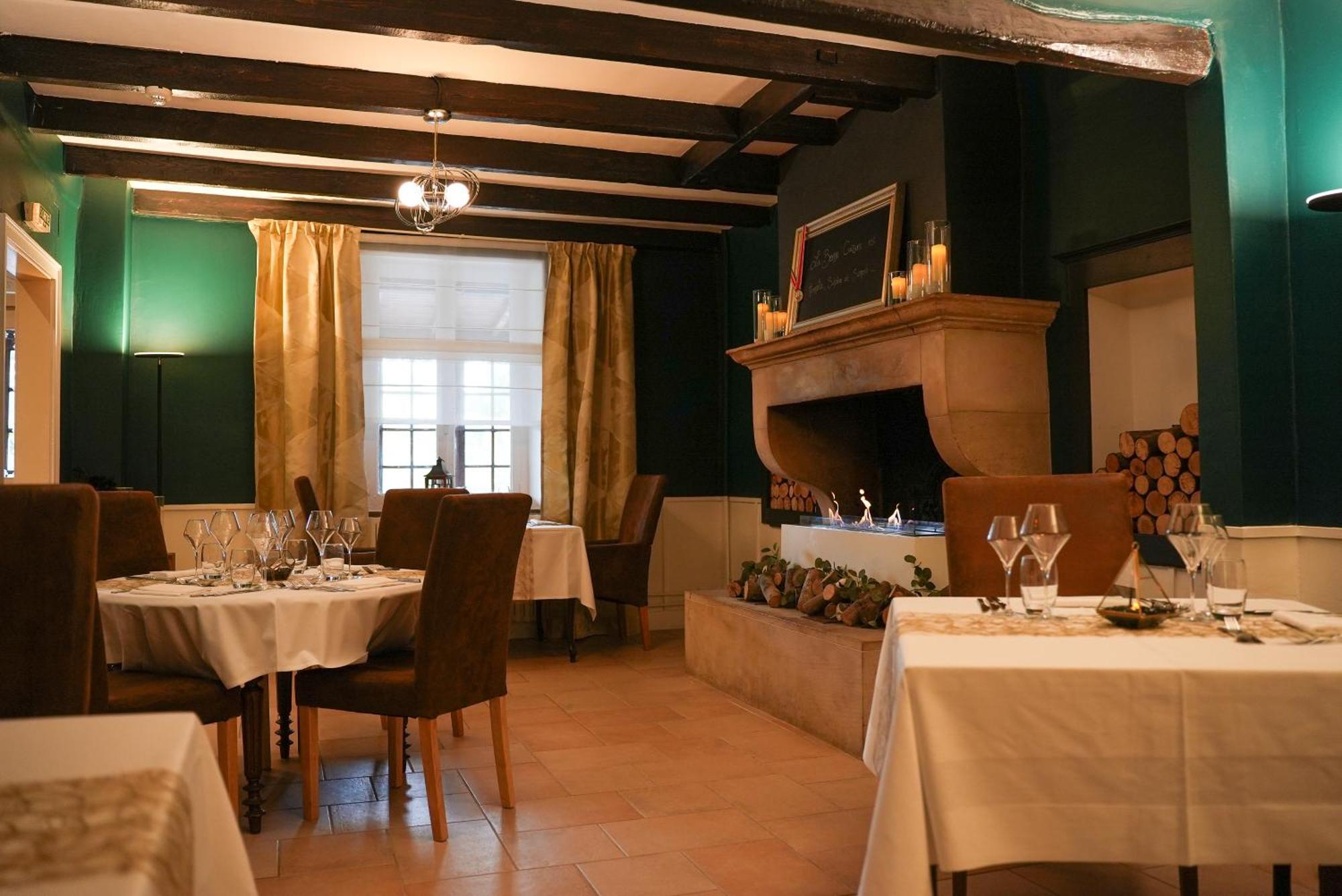 Hotel Logis Le Relais De La Voie Sacree Issoncourt Exteriér fotografie