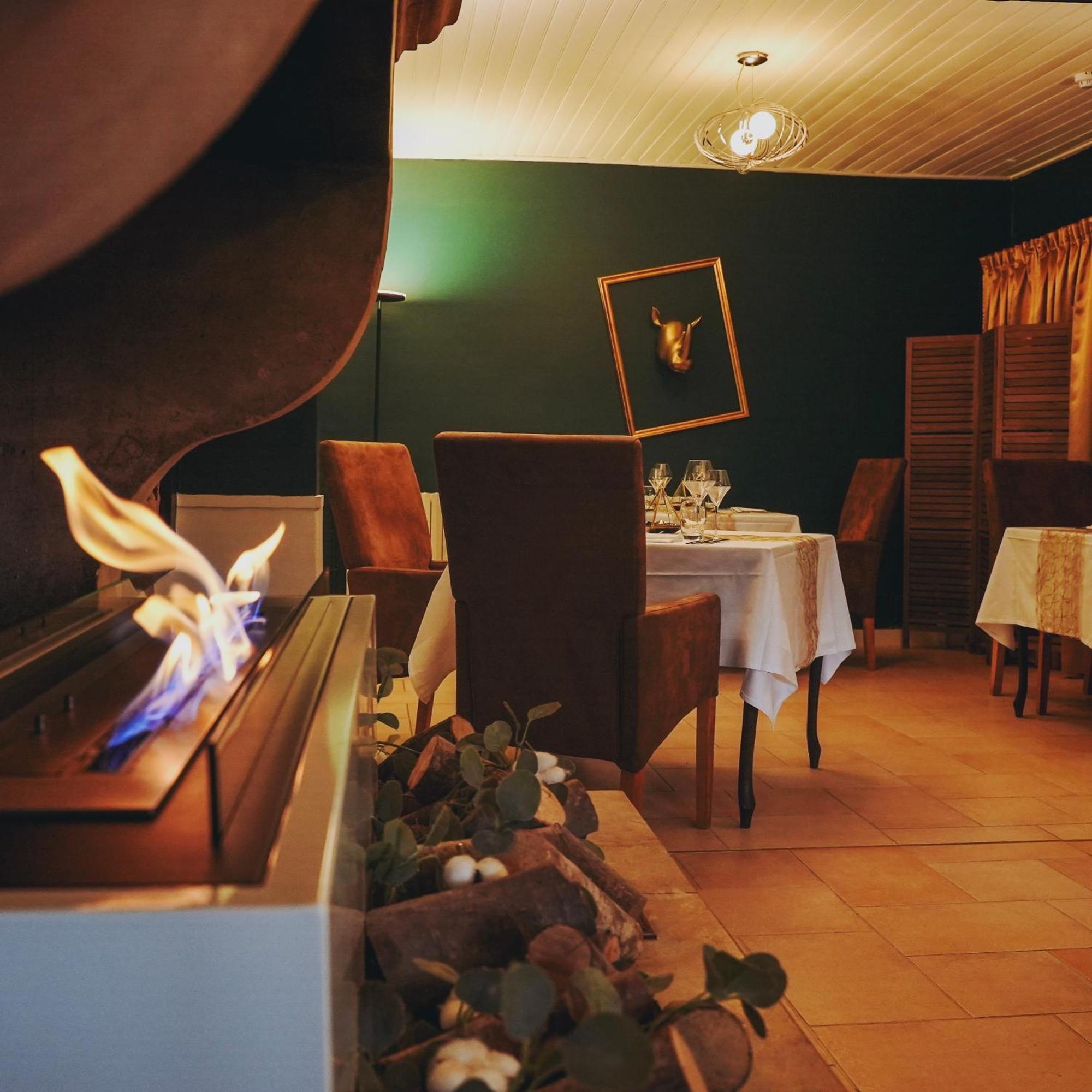 Hotel Logis Le Relais De La Voie Sacree Issoncourt Exteriér fotografie