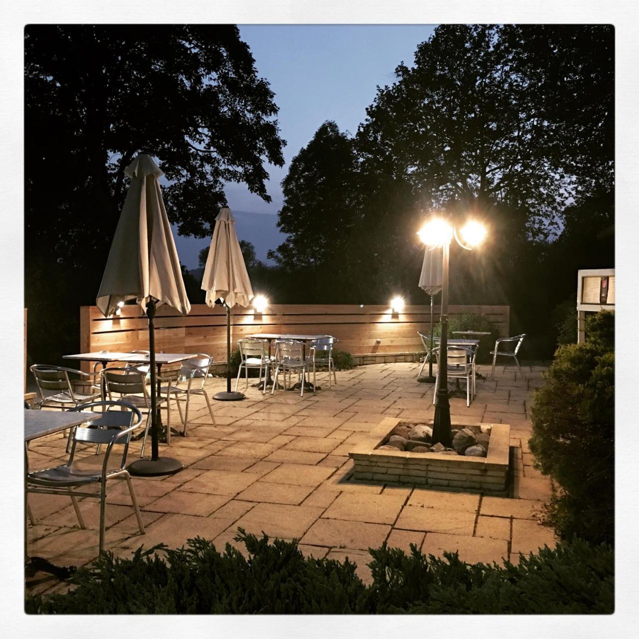 Hotel Logis Le Relais De La Voie Sacree Issoncourt Exteriér fotografie